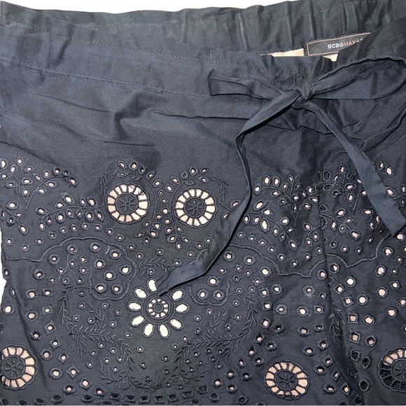 BCBG Max Azria embroidered lace drawstring short shorts S - Picture 3 of 13